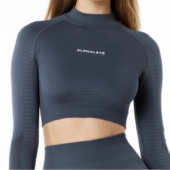 Alphalete Long sleeve ozone high neck top in the color carbon - Picture 1 of 2